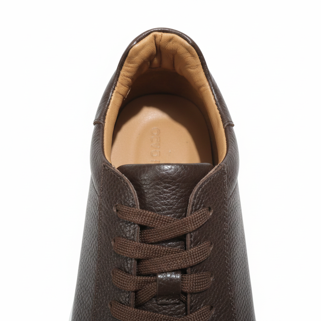 Kahverengi sneaker iç astar yakın çekim