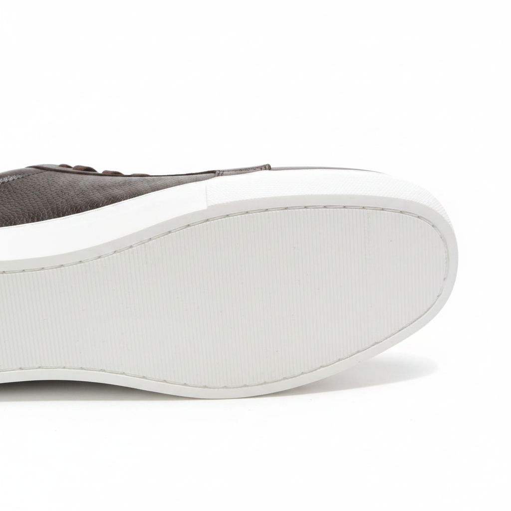 Kahverengi sneaker taban yakın çekim