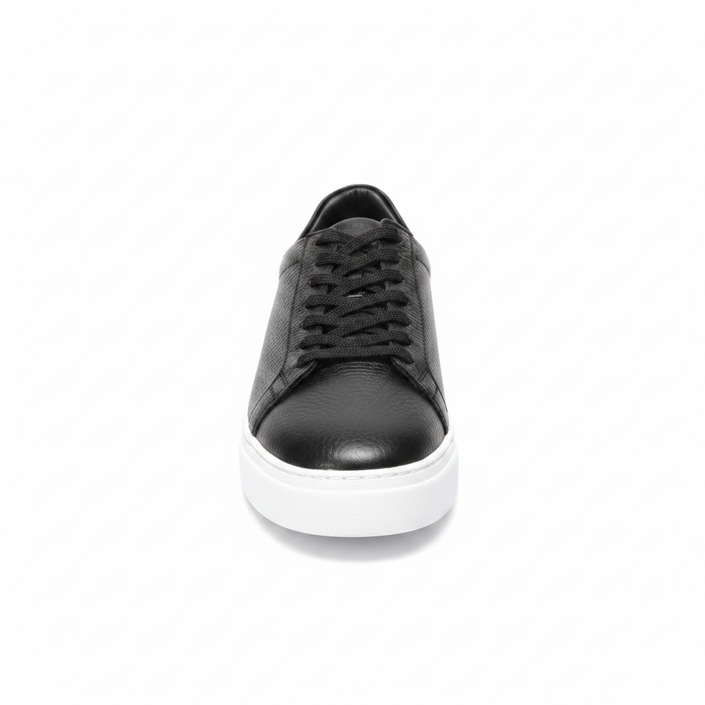 Siyah Erkek Deri Sneaker beyaz arka plan